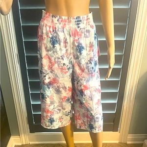 NWT Athleta light weight floral capris